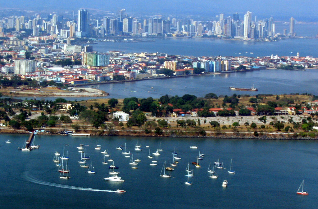 Panama is the Main Destination for Colombian Investment Abroad