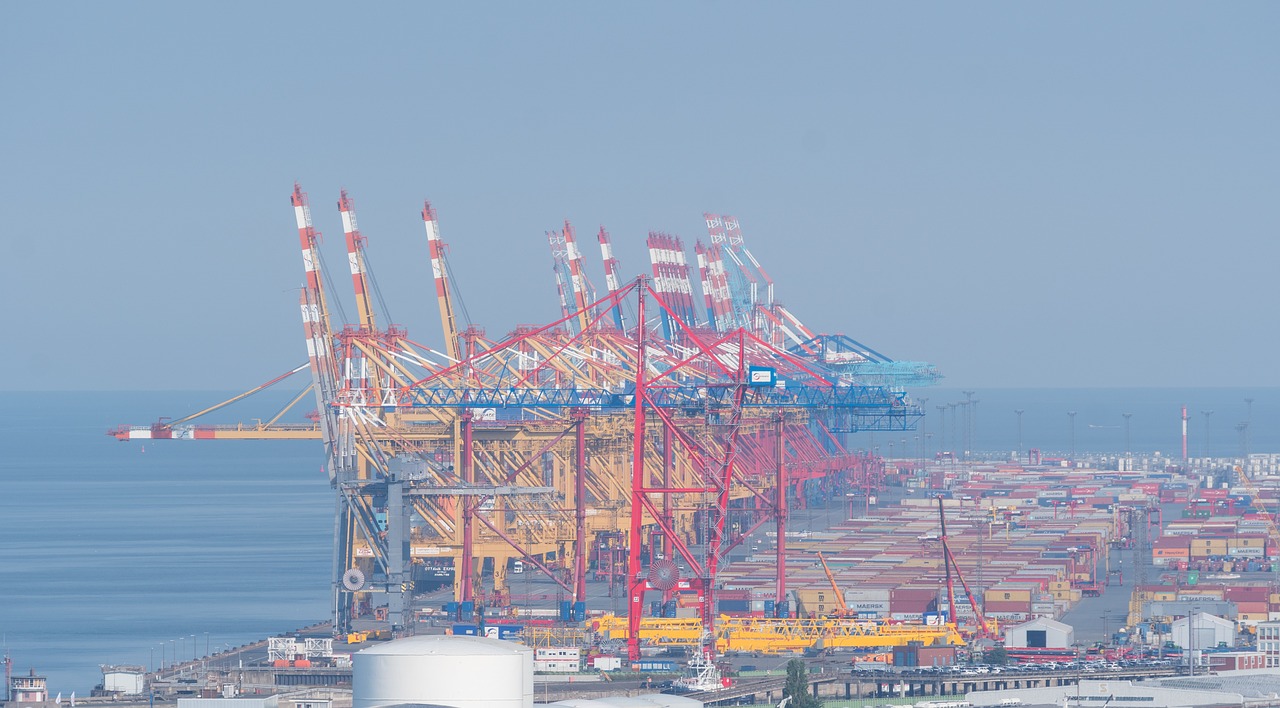 container-5492487_1280 logistics hubs in Latin America