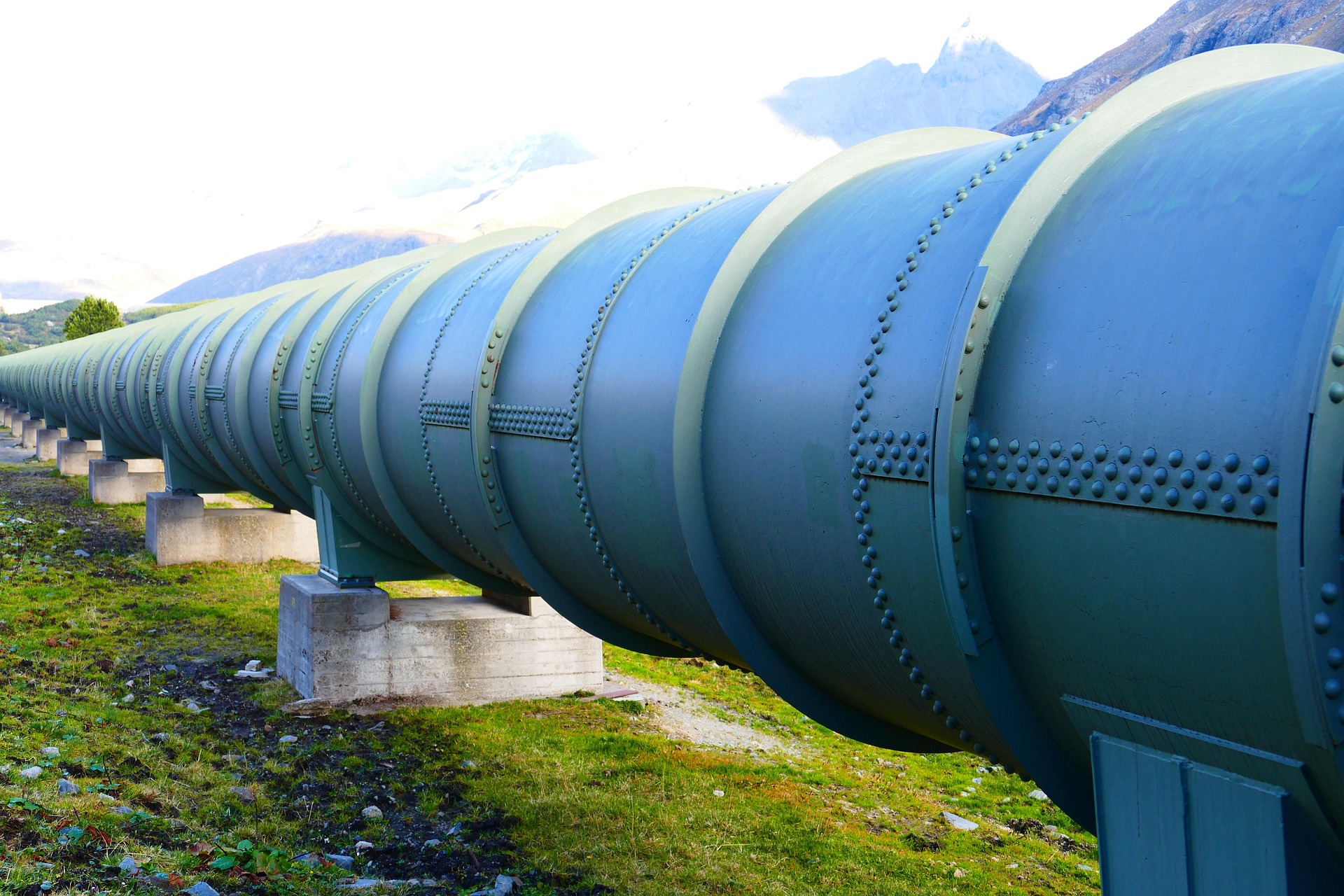 loggawiggler-pressurized-water-pipe-509871_1920 Argentina LNG